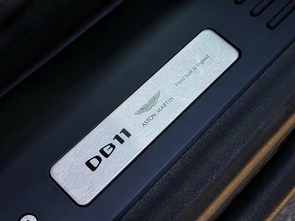 Aston Martin DB11