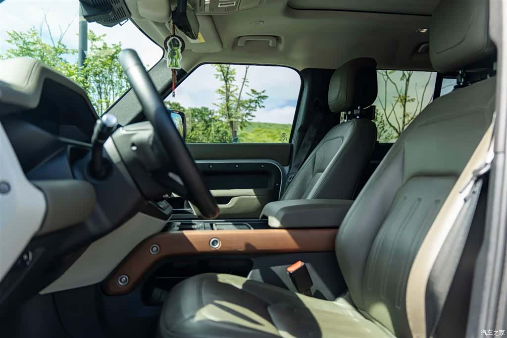 Land Rover Defender, 2021 14