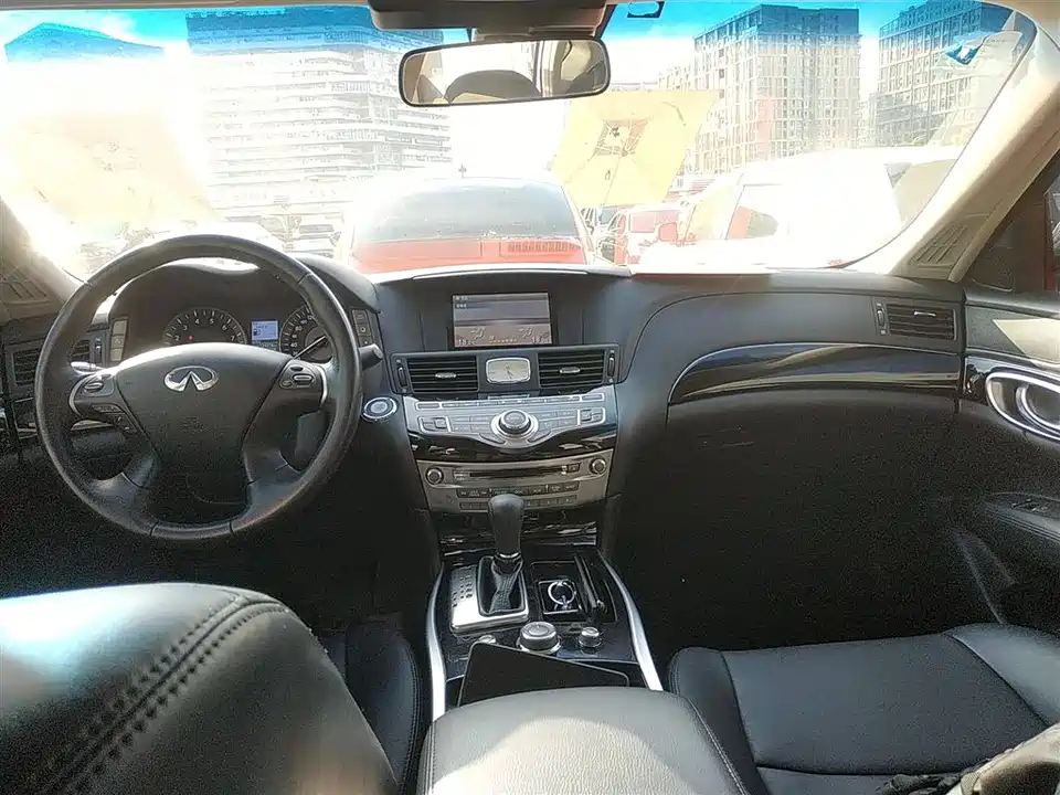 Infiniti Q70