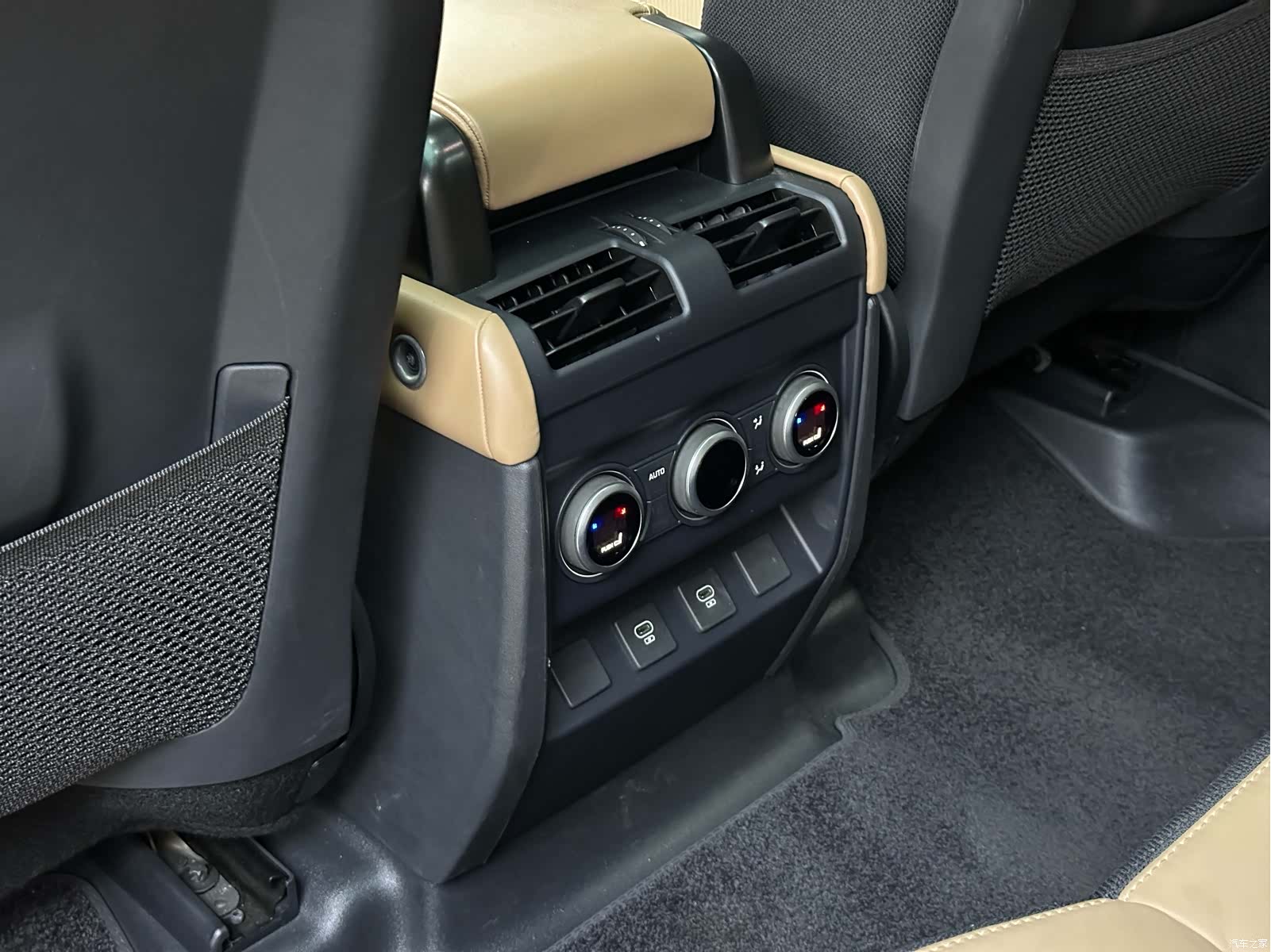 Land Rover Defender, 2025 11