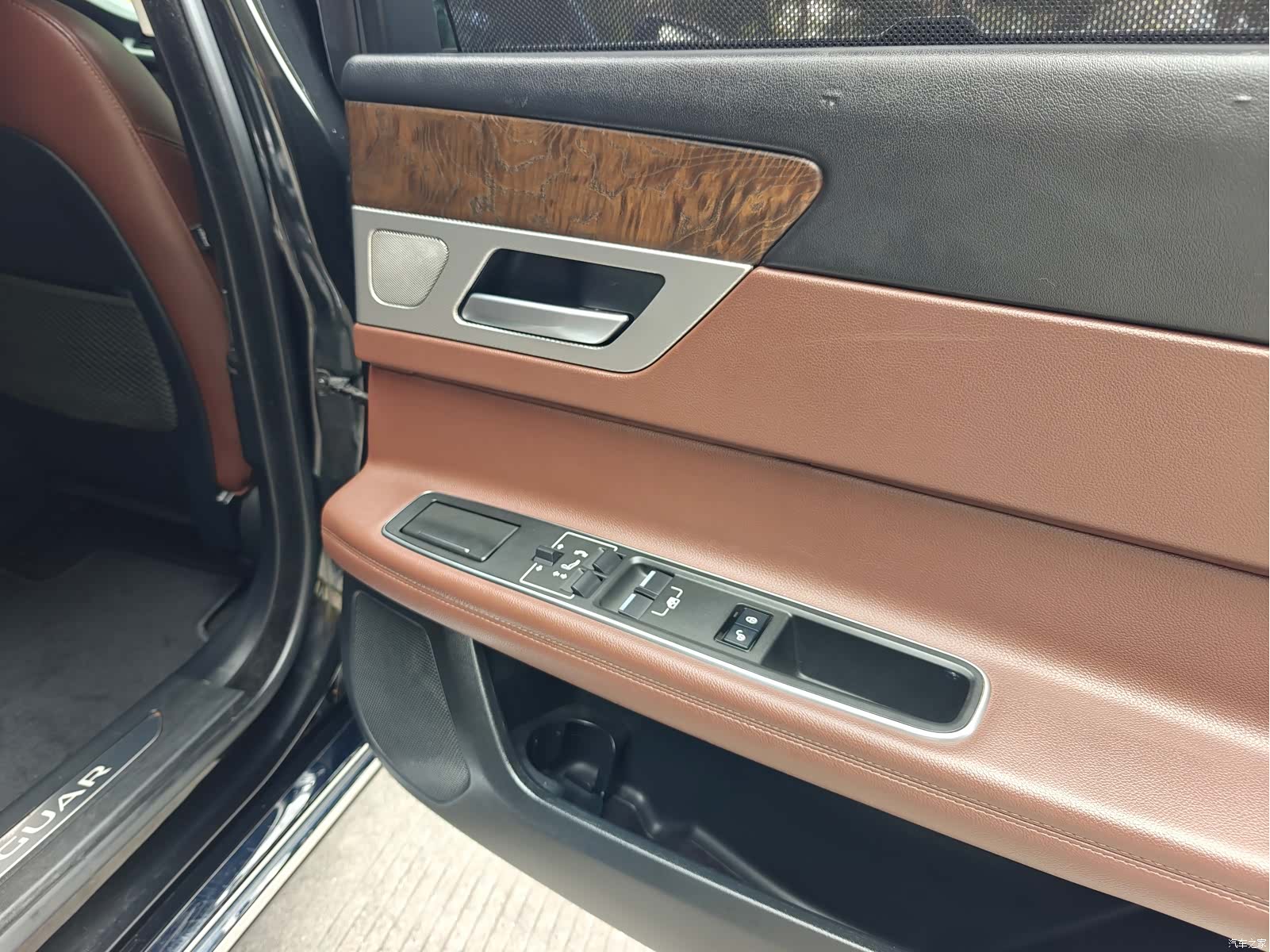 Land Rover XFL, 2019 15
