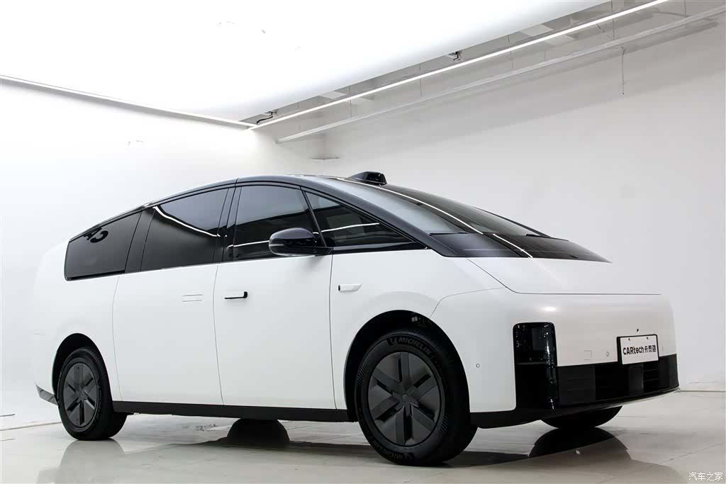 Li Auto MEGA, 2025 1