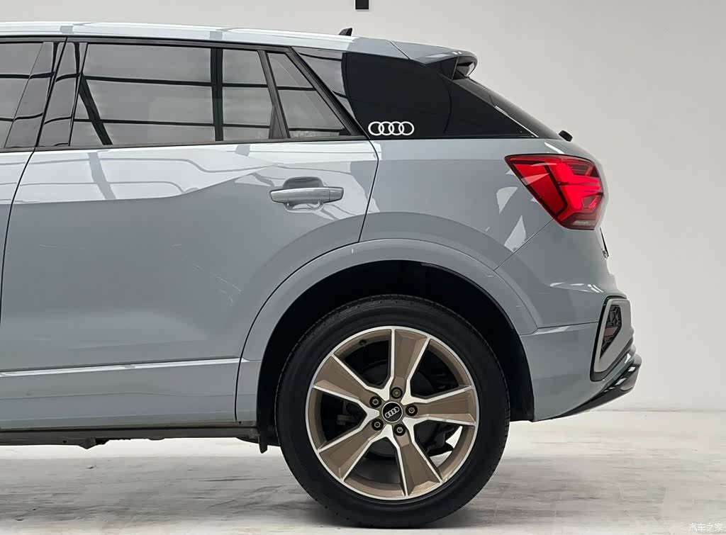 Audi Q2L, 2022 15