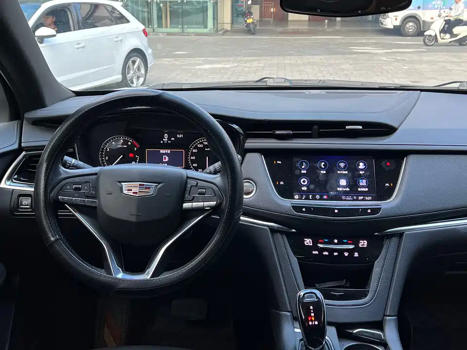 Cadillac XT6