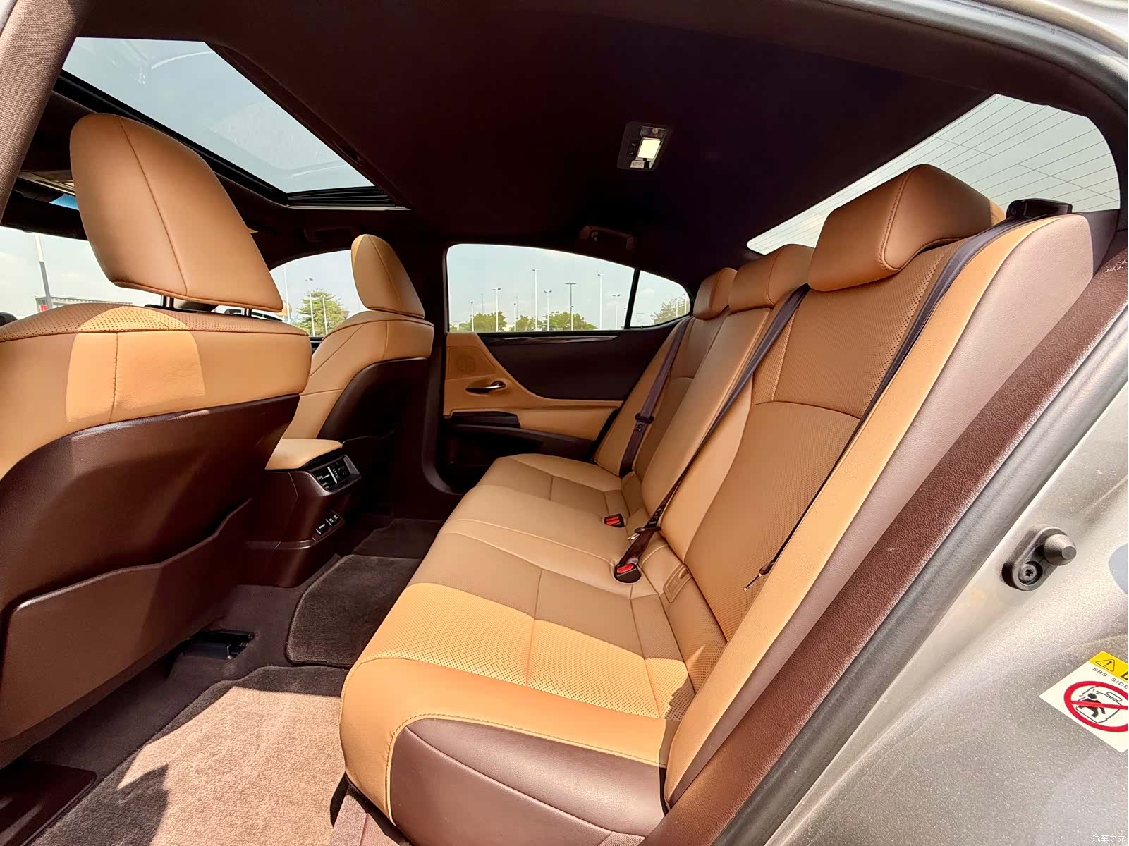 Lexus ES, 2021 9