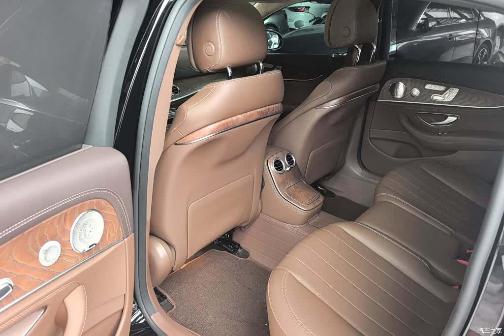 Mercedes-Benz E-Class, 2023 11