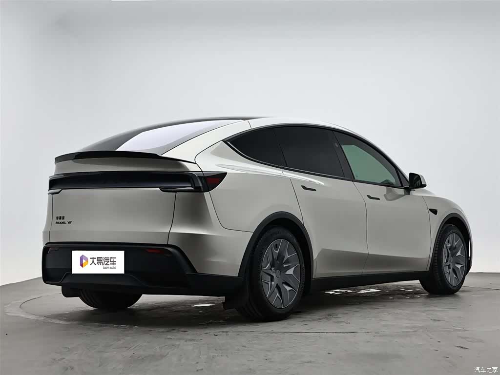 Tesla Model Y, 2025 3