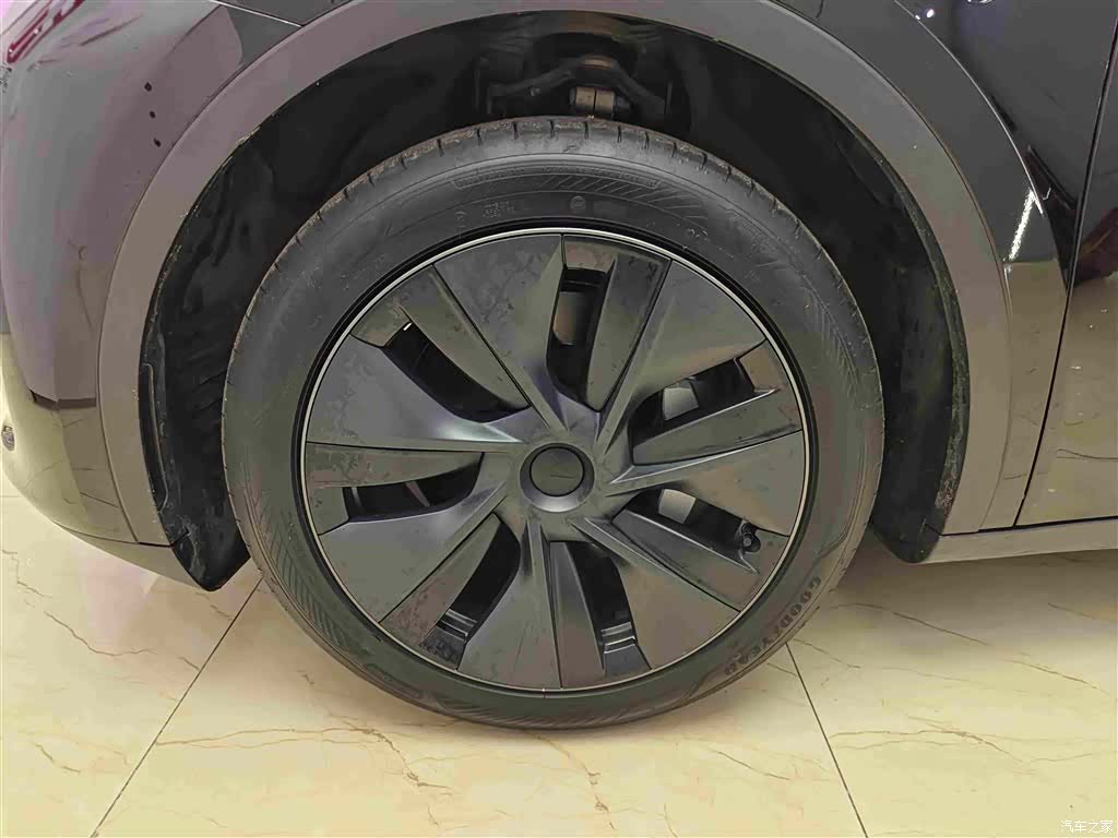 Tesla Model Y, 2024 8