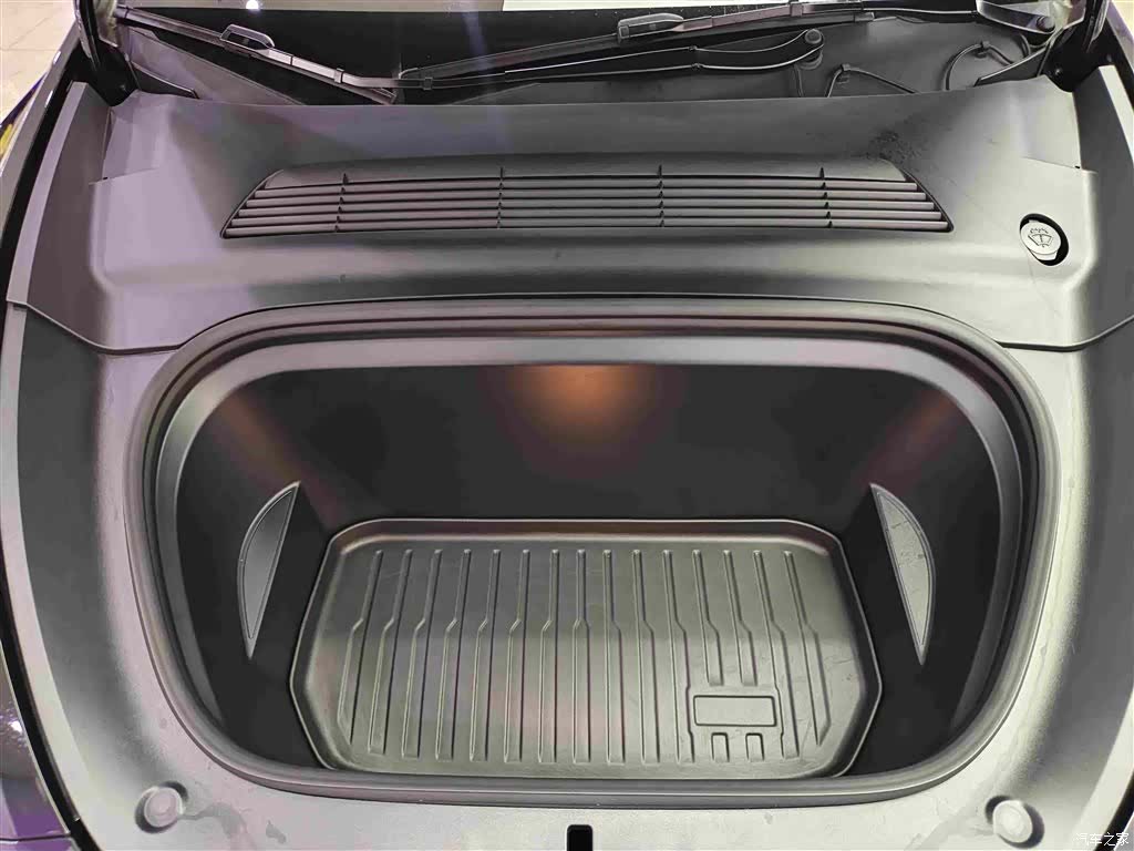 Tesla Model Y, 2024 16