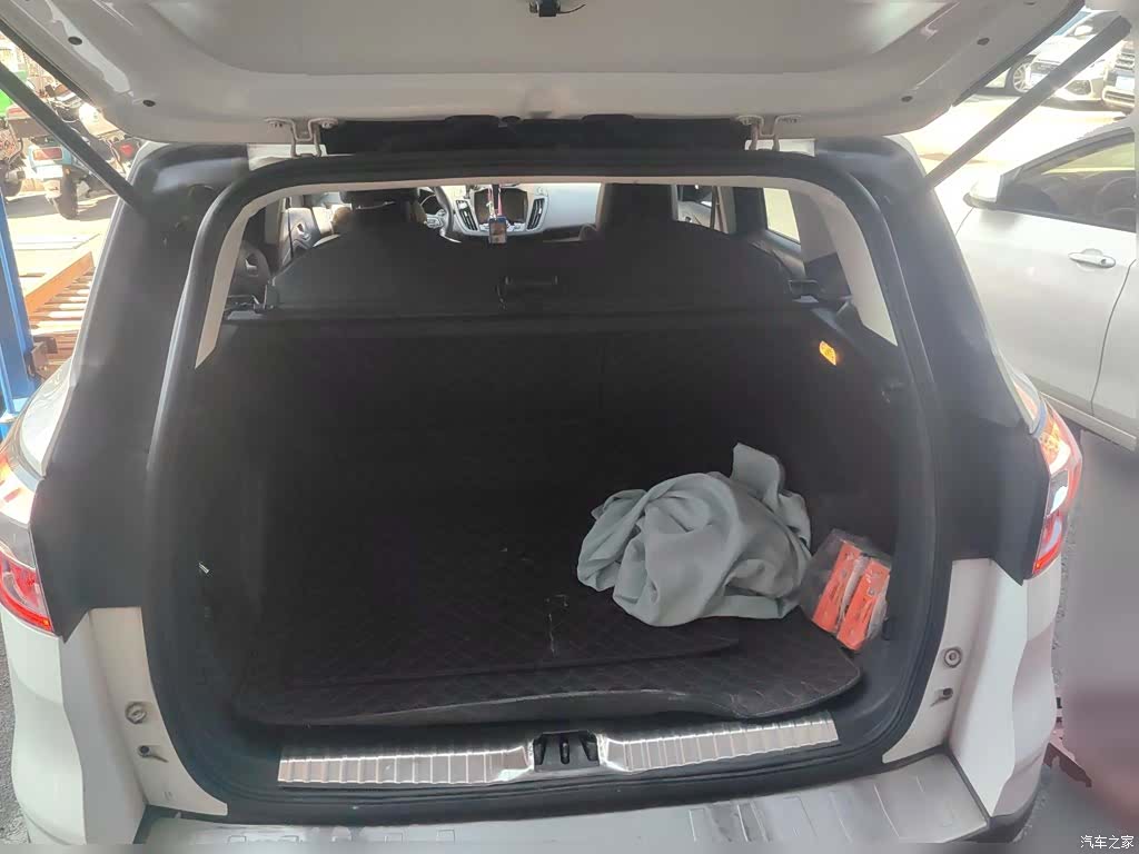 Ford Kuga, 2017 10