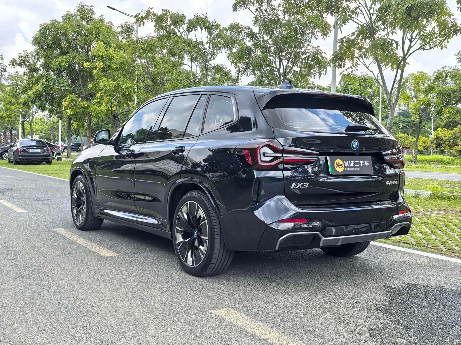 BMW iX3, 2023 все фото