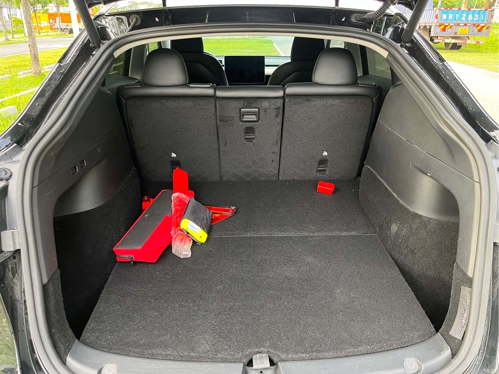 Tesla Model Y, 2022 19