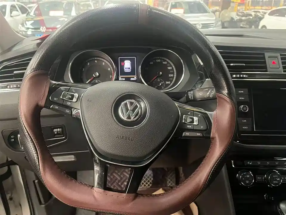 Volkswagen Tiguan L