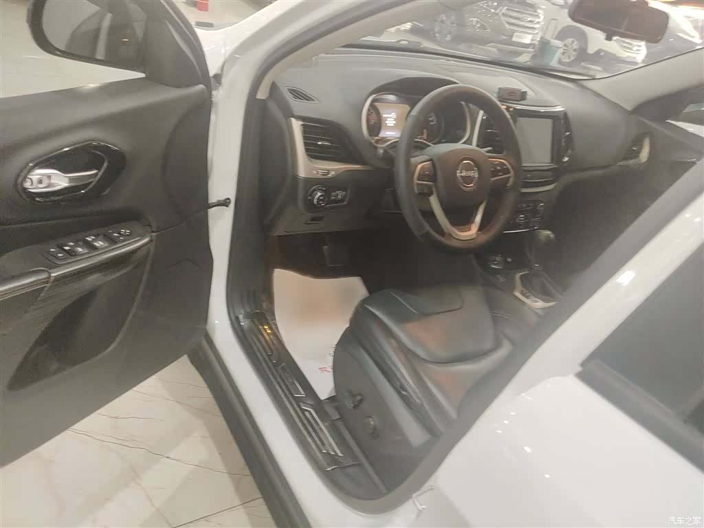 Jeep Cherokee, 2016 9