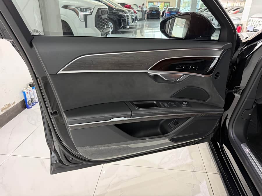 Audi A8 2023, фото 5