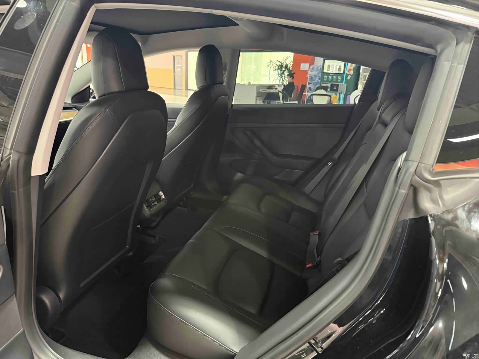 Tesla Model 3, 2020 13