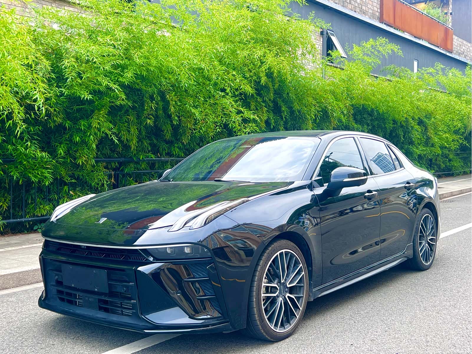 Lynk & Co 02