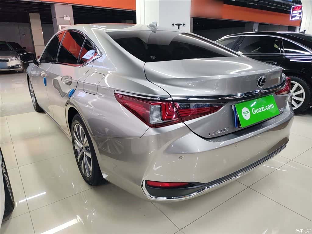 Lexus ES, 2020 все фото