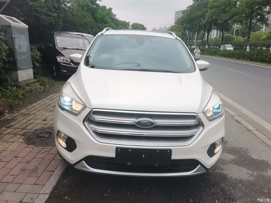 Ford Kuga, 2017 3
