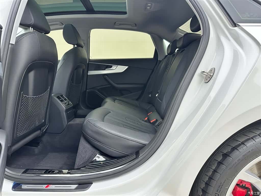 Audi A4L, 2019 7
