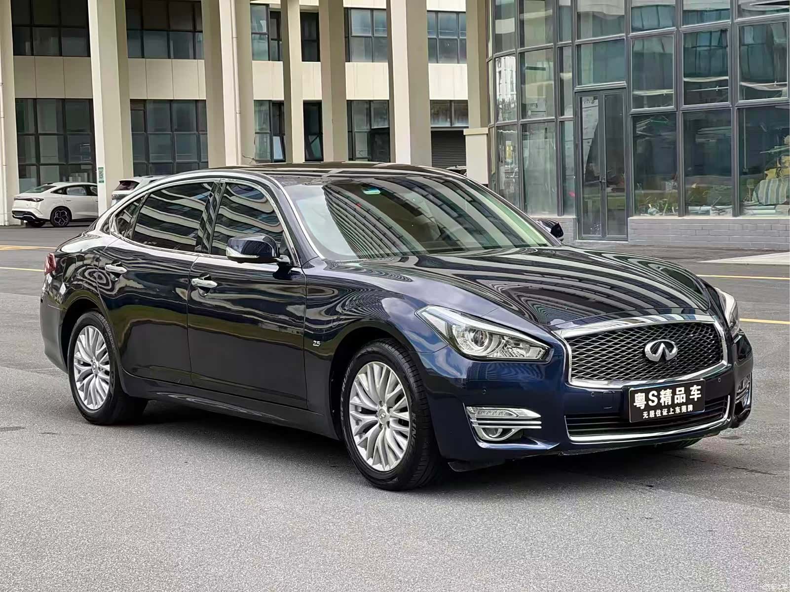 Infiniti Q70, 2017 3