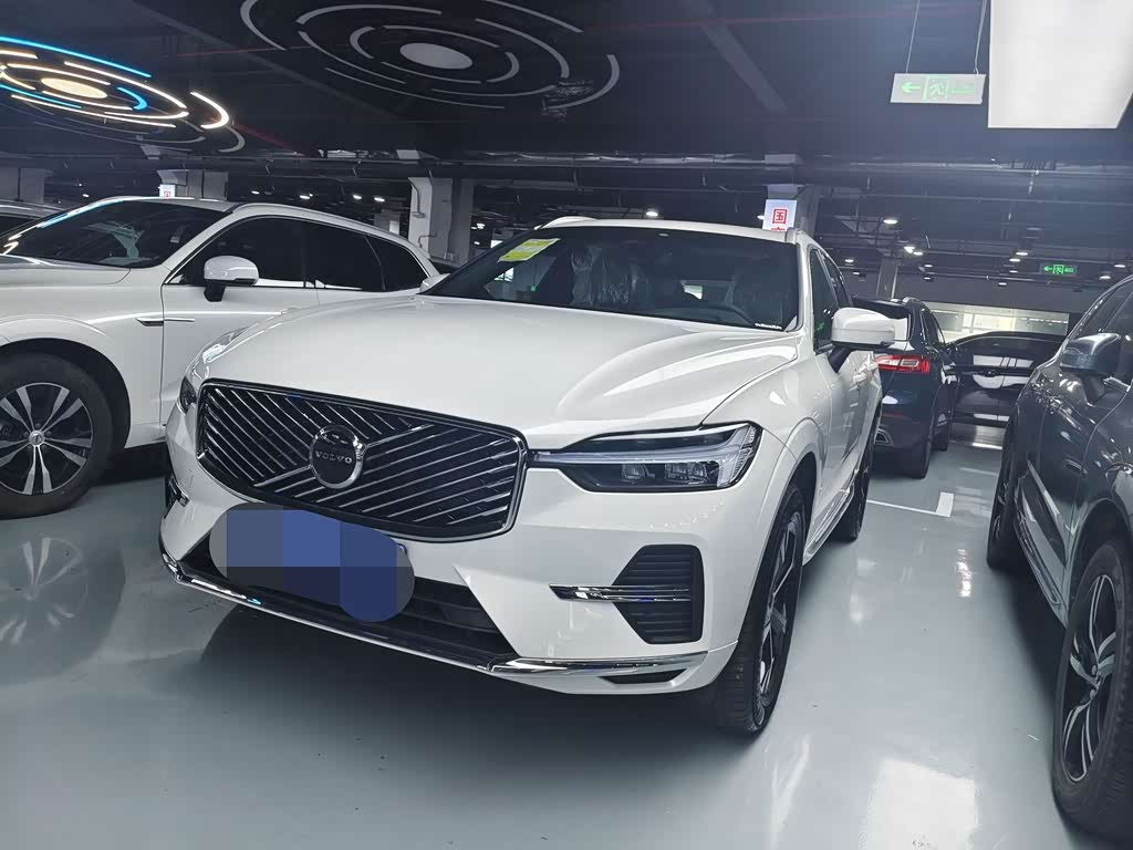 Volvo XC60 2026 B5 Luxury