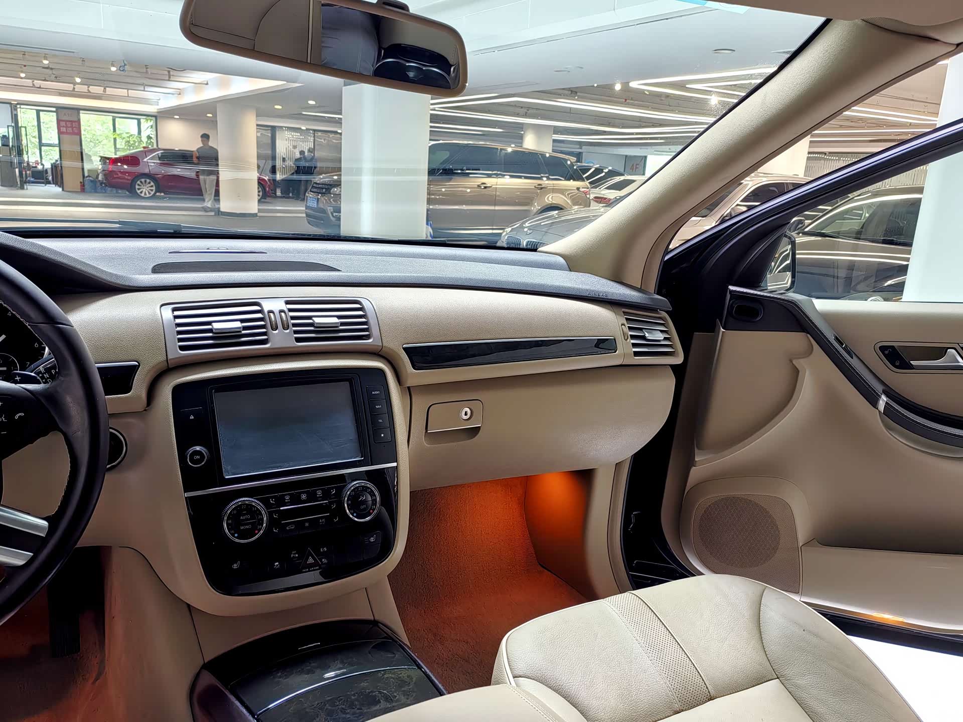 Mercedes-Benz R-Class, 2016 13