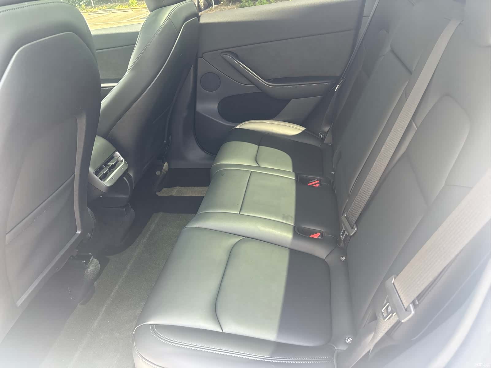 Tesla Model Y, 2024 8
