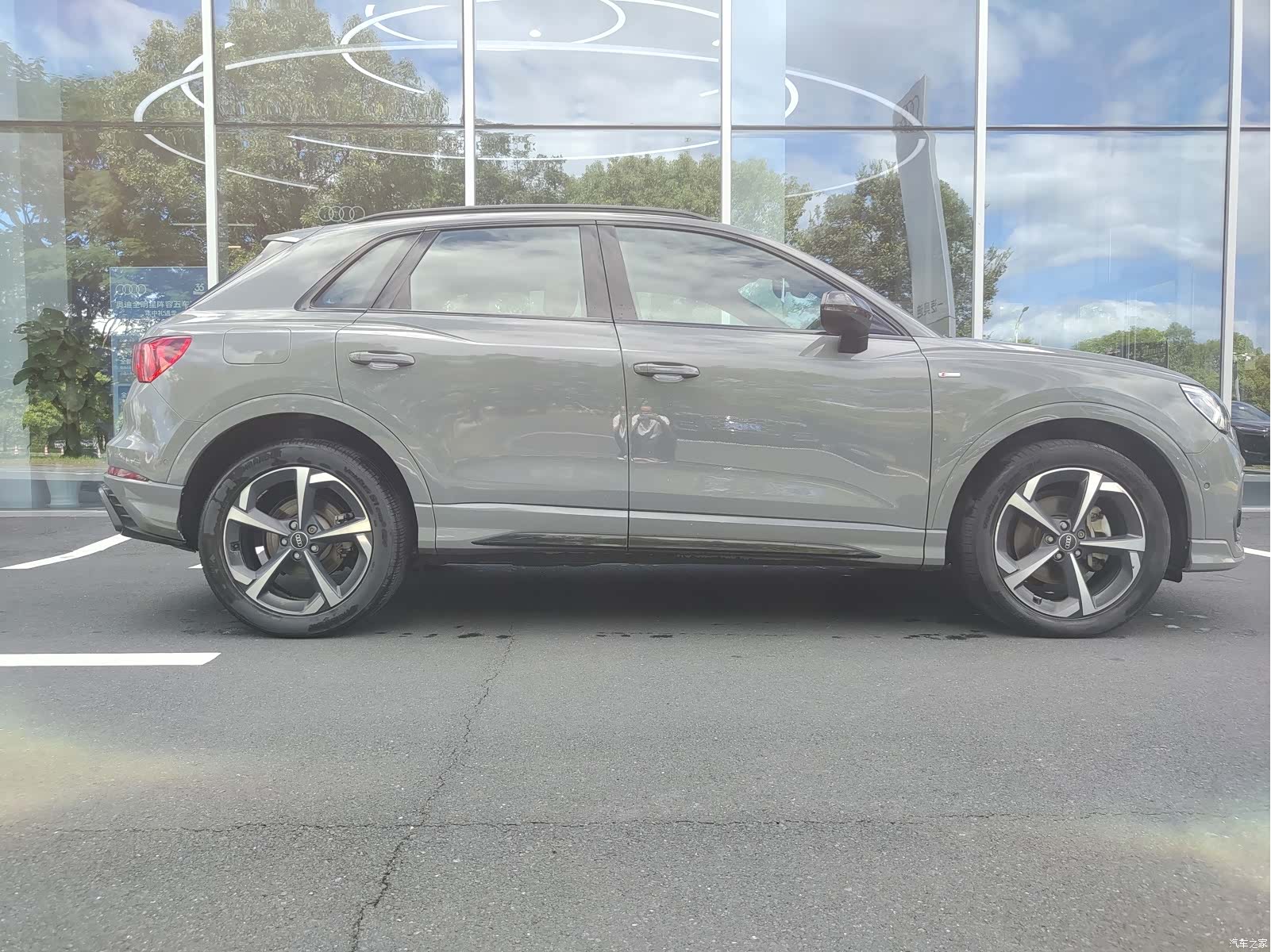Audi Q3, 2023 4