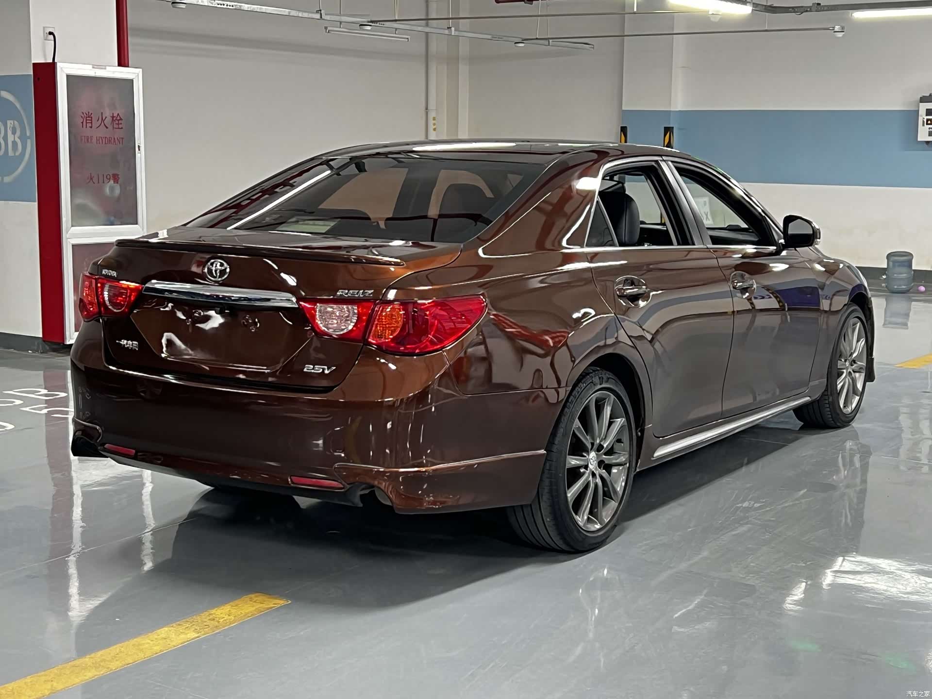 Toyota 2.5V, 2012 2