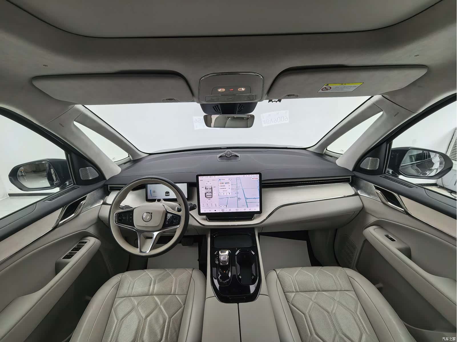 Volvo EM90, 2024 3
