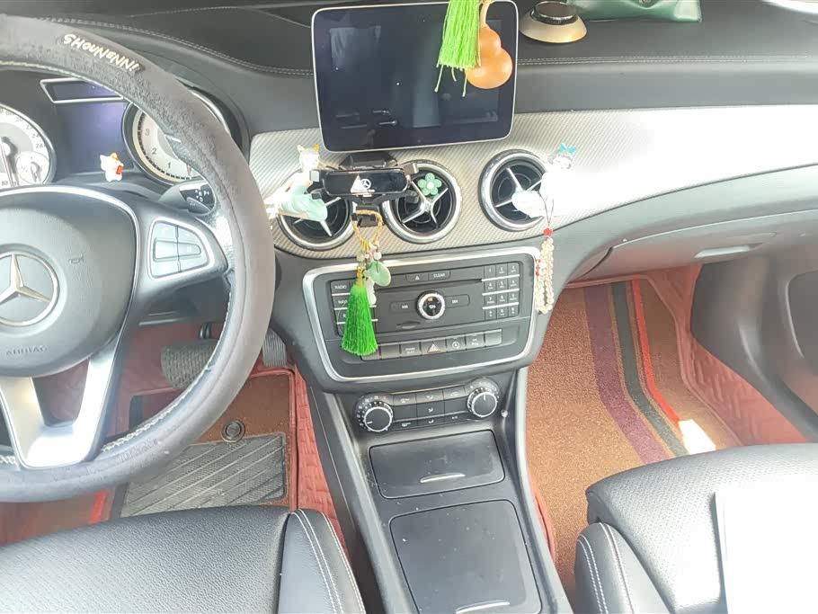 Mercedes-Benz GLA Mercedes-Benz GLA