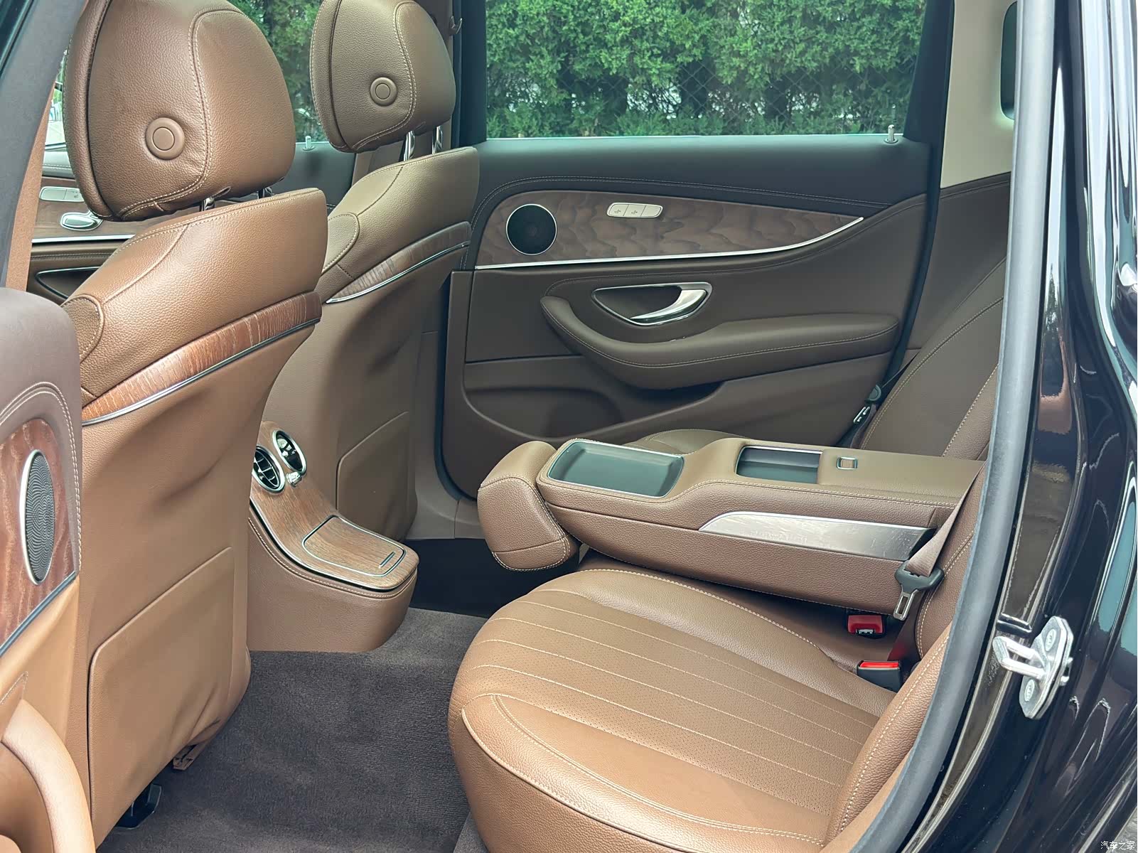 Mercedes-Benz E-Class, 2022 28