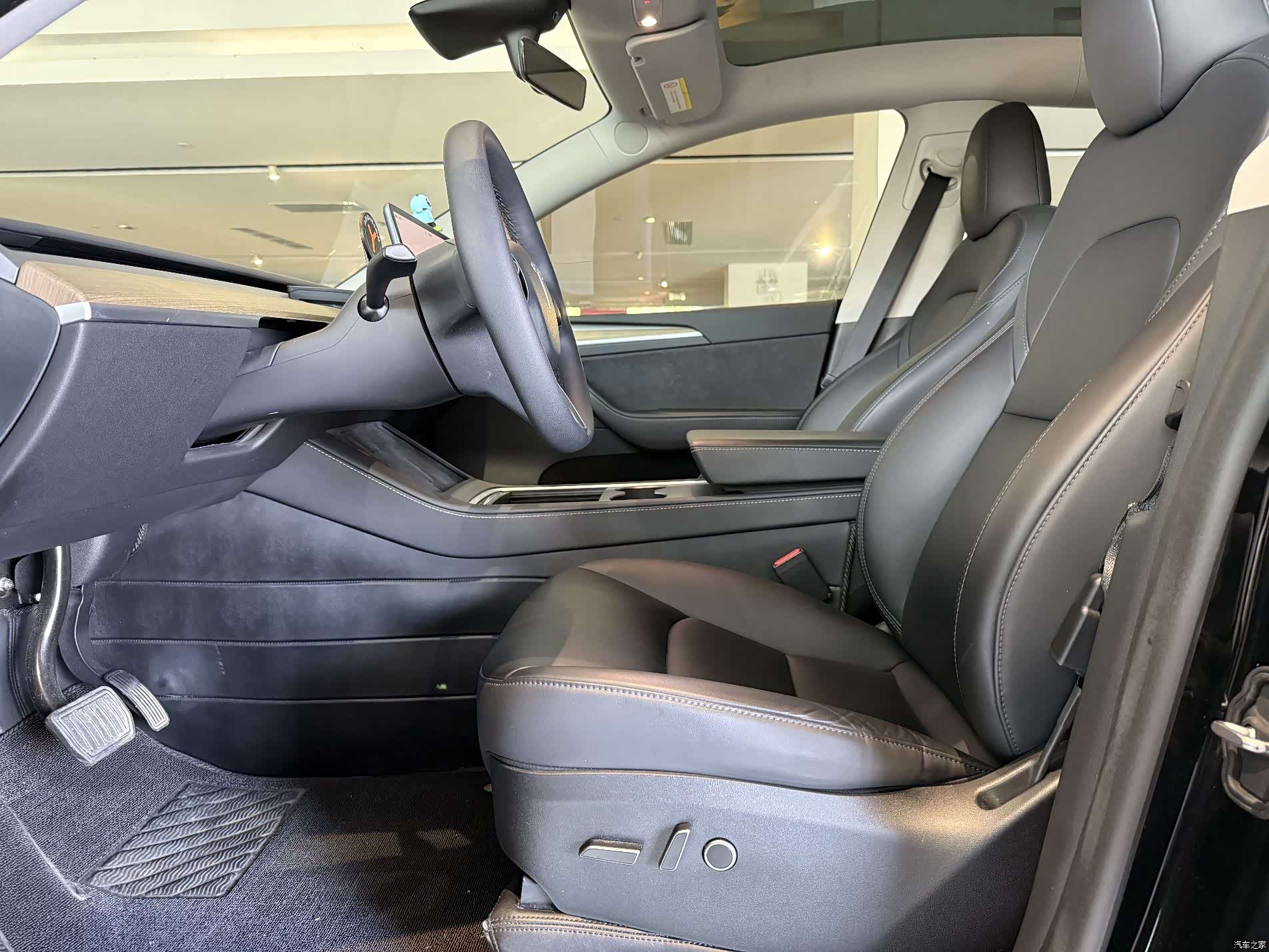 Tesla Model Y, 2023 4