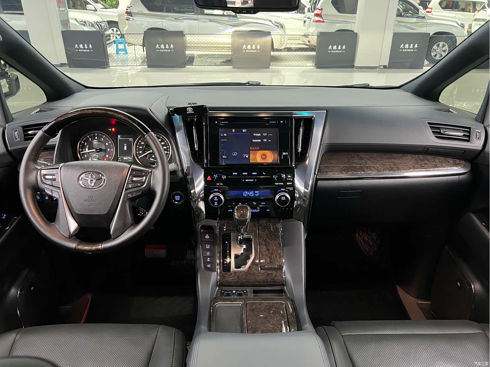 Toyota Alphard, 2018 16