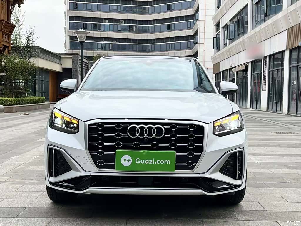 Audi Q2L, 2024 3