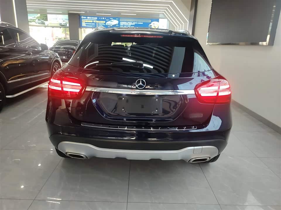 Mercedes-Benz GLA Mercedes-Benz GLA