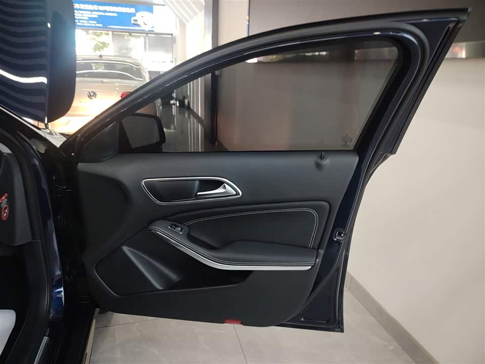 Mercedes-Benz GLA Mercedes-Benz GLA