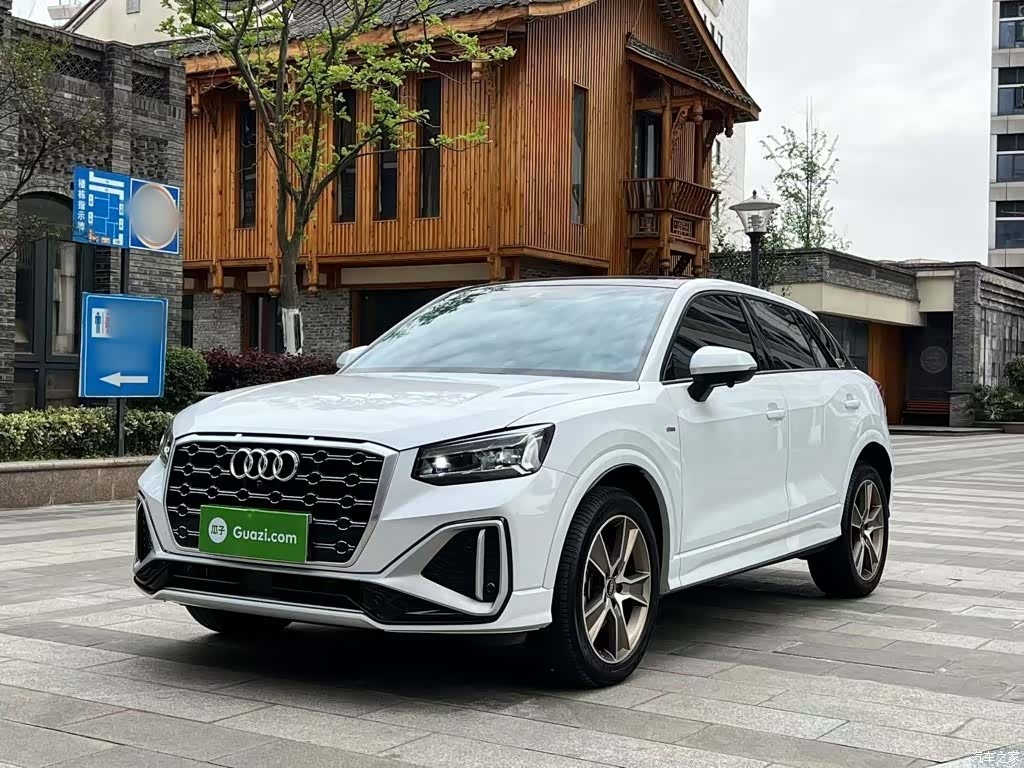 Audi Q2L, 2024 1
