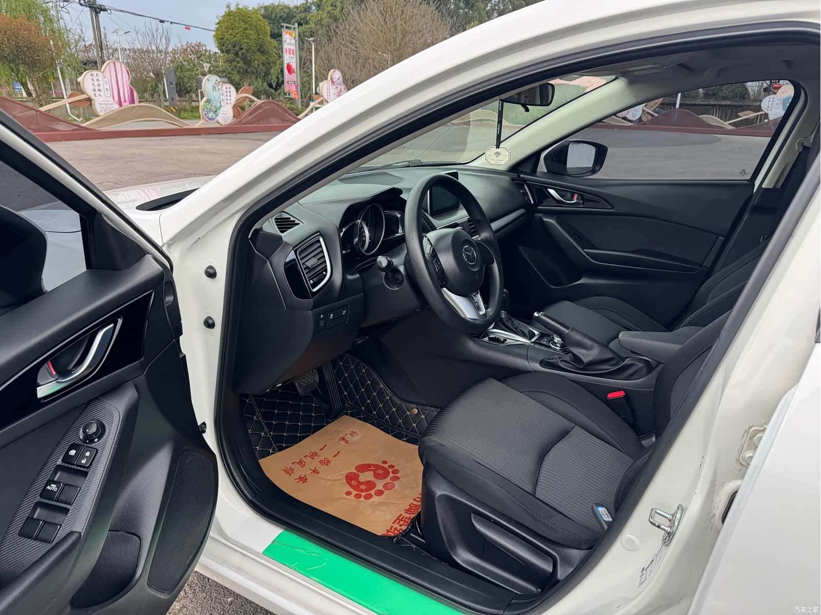 Mazda Mazda3, 2015 12