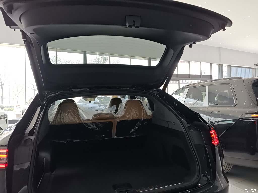 Luxeed R7, 2026 15