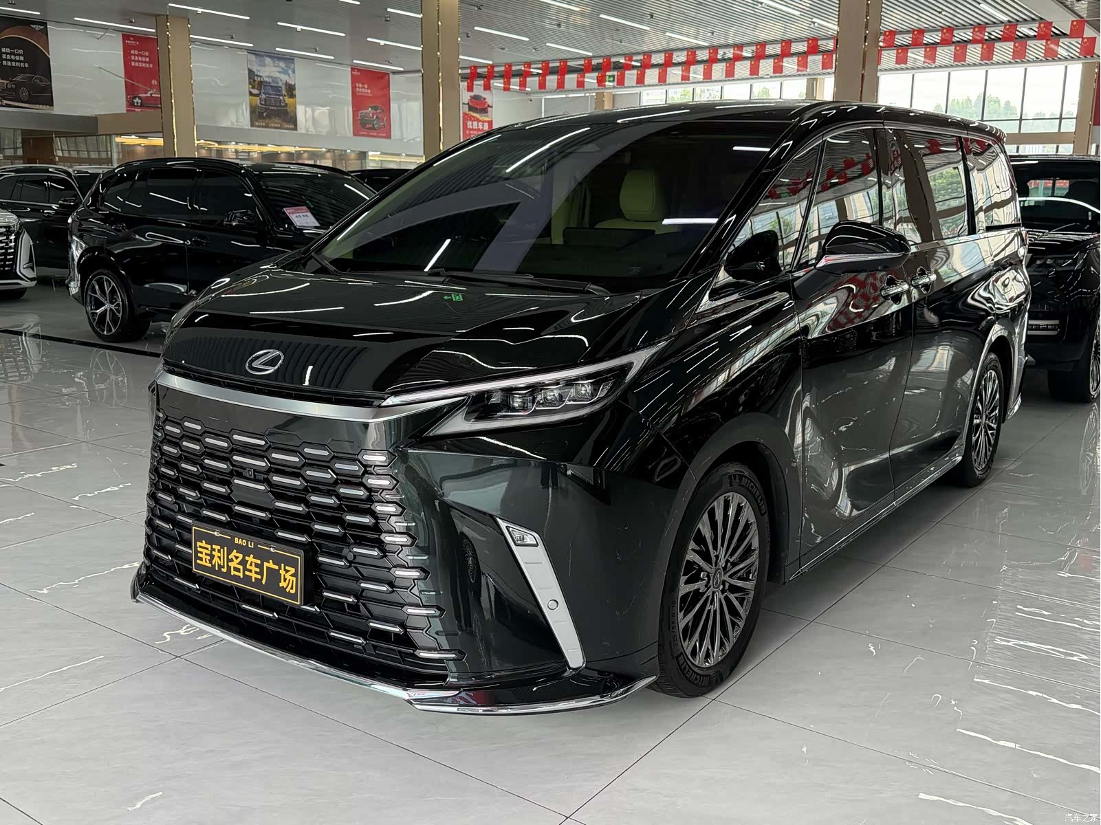 Lexus LM, 2026 2