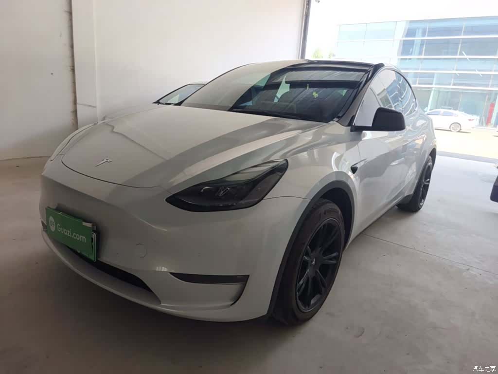 Tesla Model Y, 2024 1