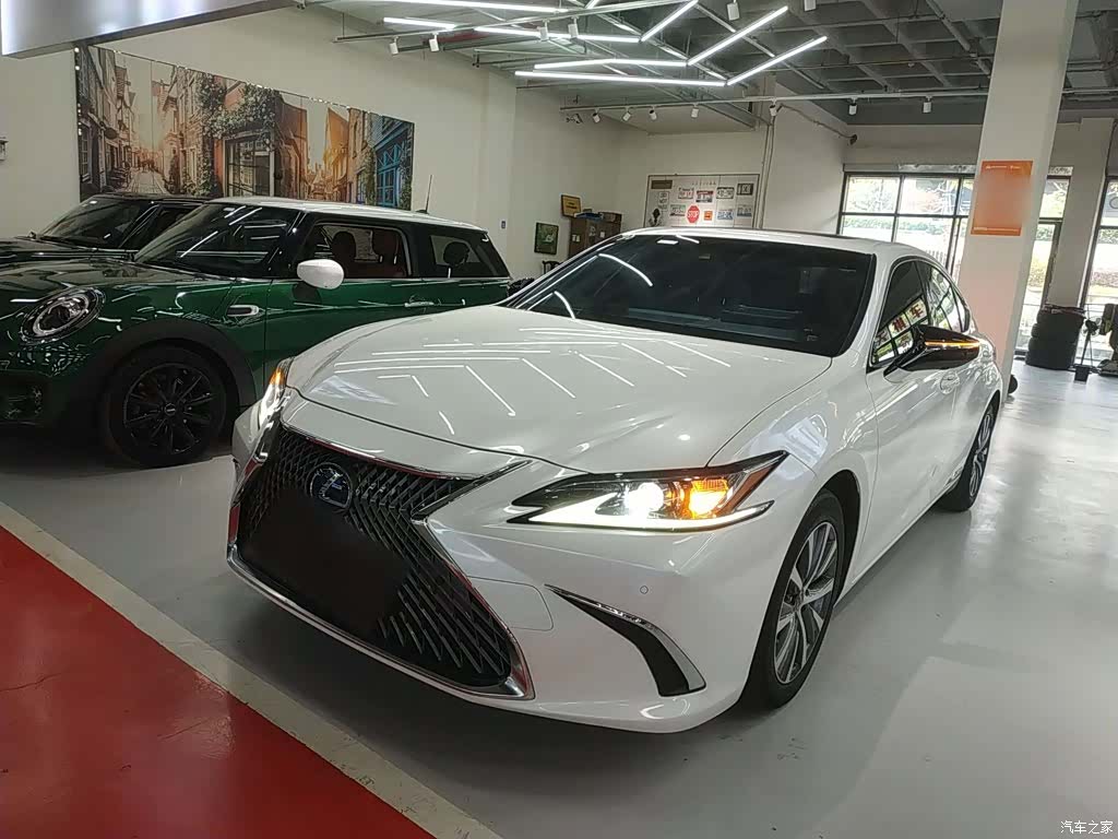 Lexus ES, 2019 1