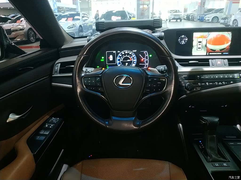 Lexus ES, 2019 7