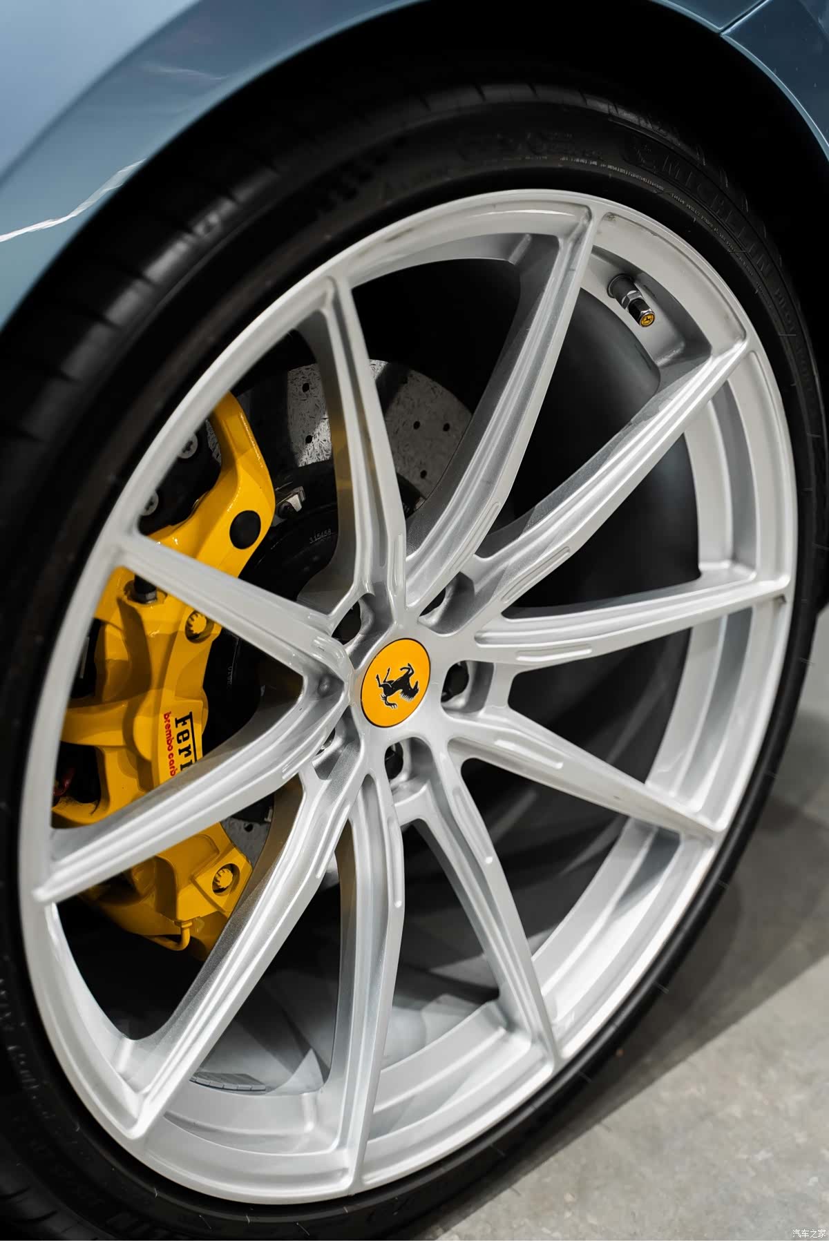 Ferrari 812, 2019 19