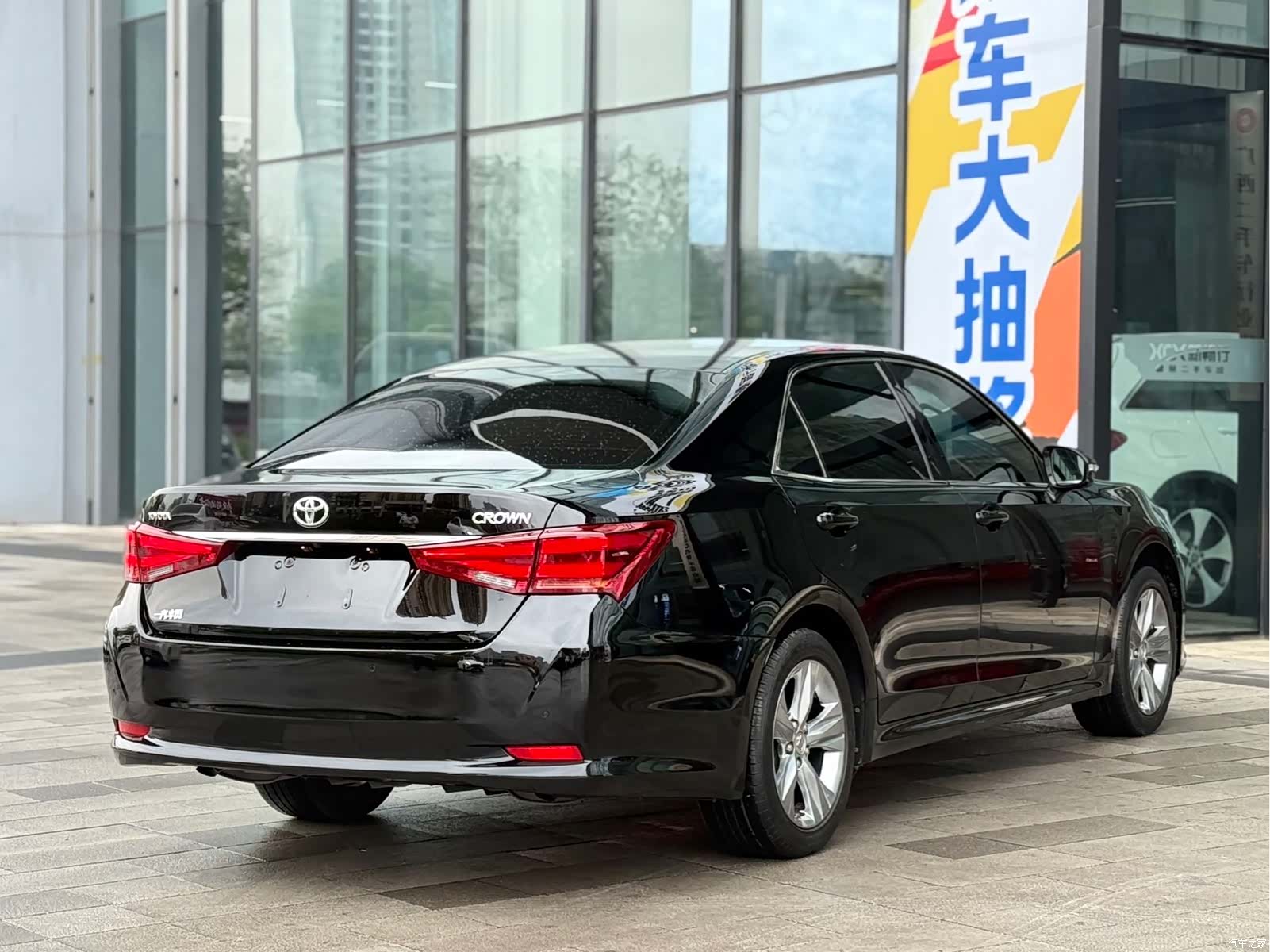 Toyota Crown, 2017 все фото