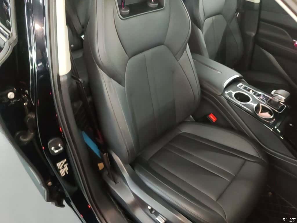 Hongqi HS3, 2025 25
