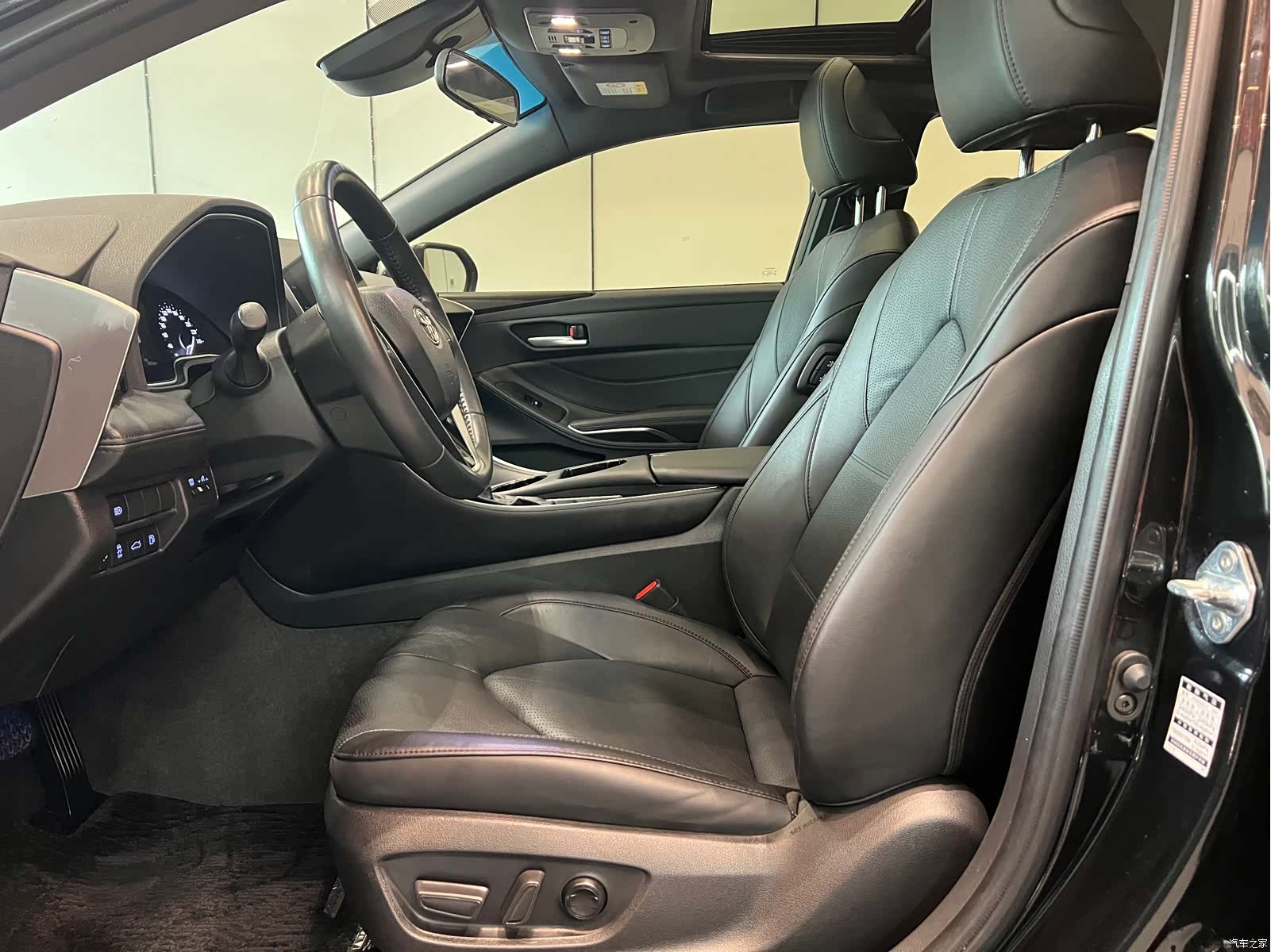 Toyota Avalon, 2022 все фото