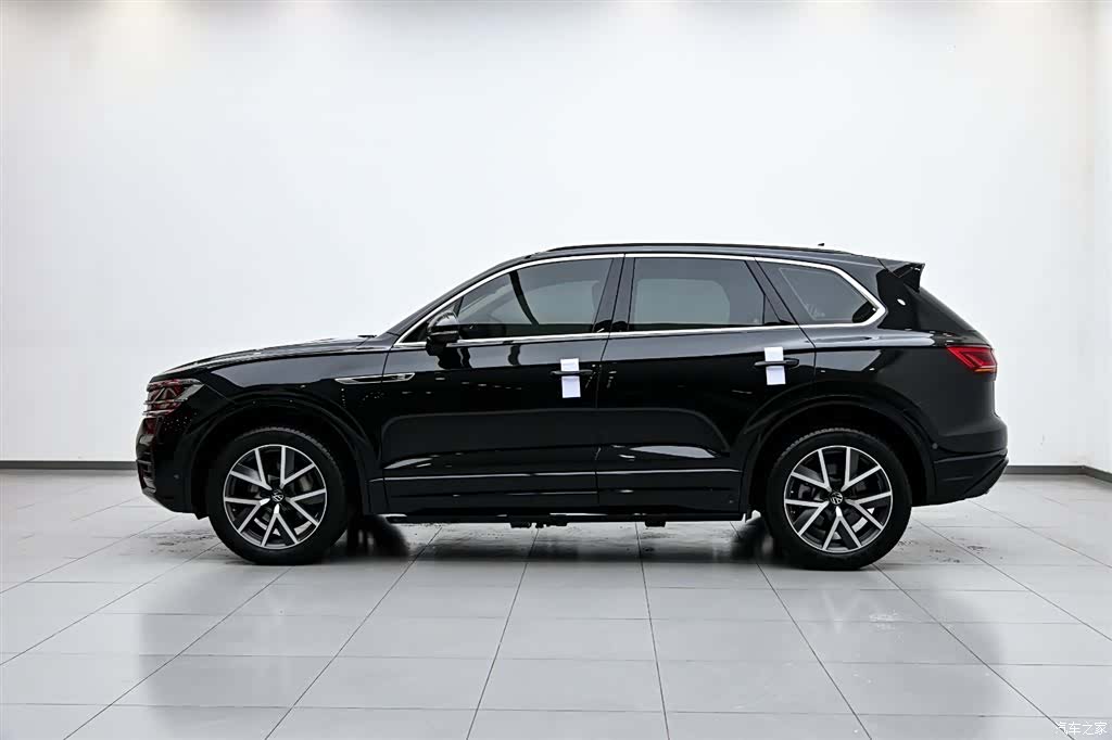 Volkswagen Touareg, 2025 все фото